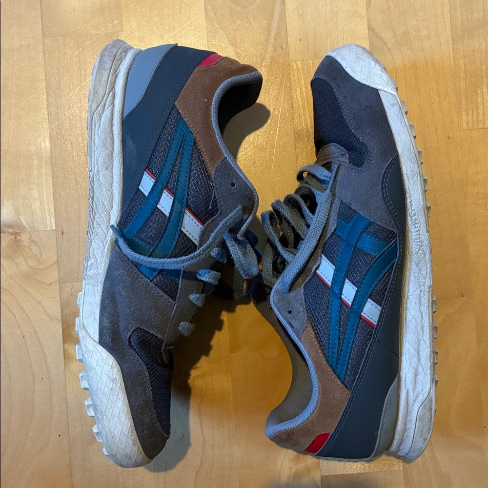 Onitsuka Tiger Men's Gray Athletic Sneakers with Blue-Green and Red Accents Used